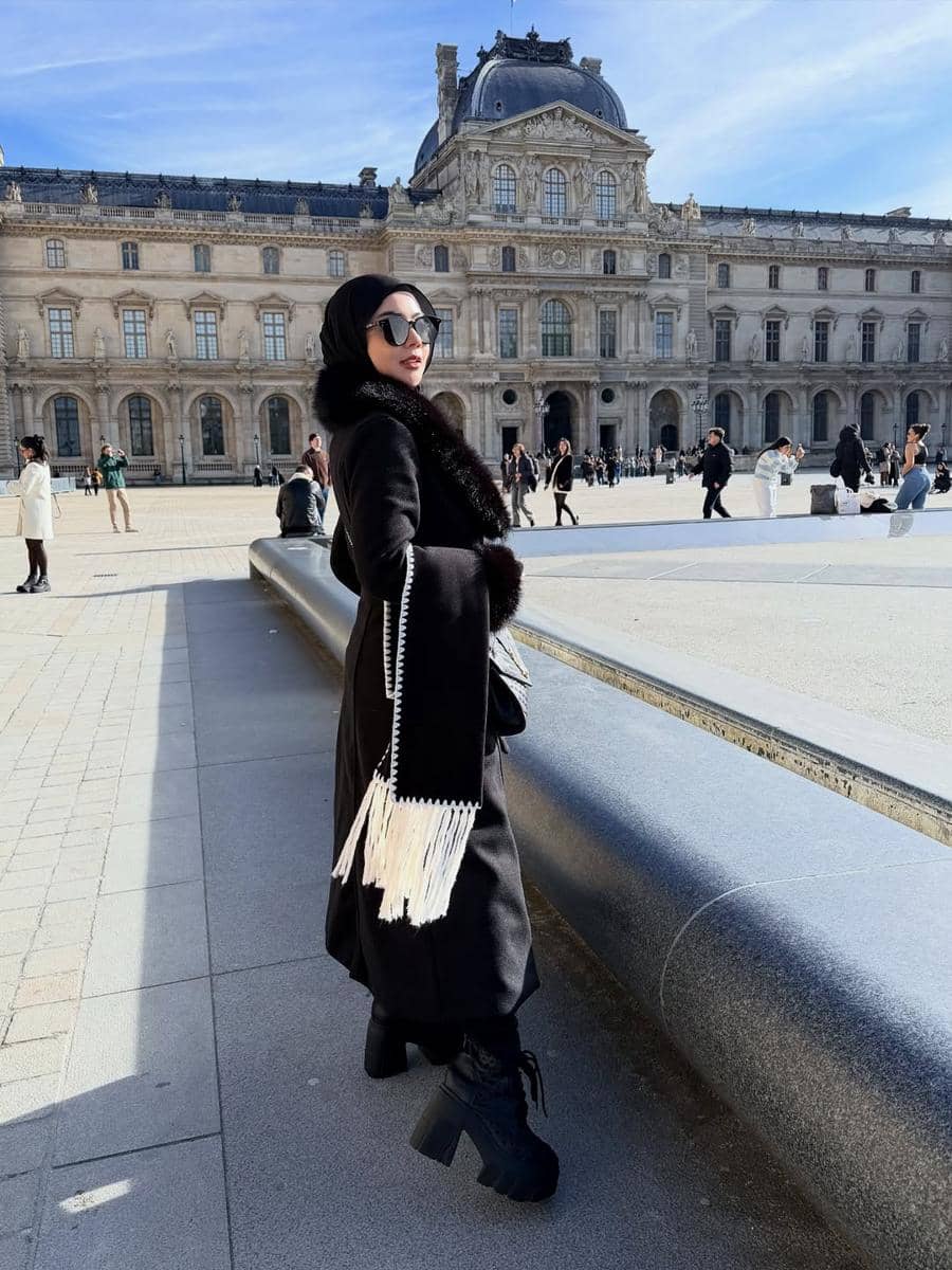 Janita Janet dan suami jalan-jalan di Paris