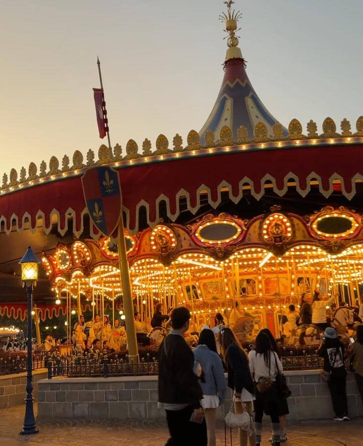 Sarah Keihl dan sahabat ke Disneyland Shanghai