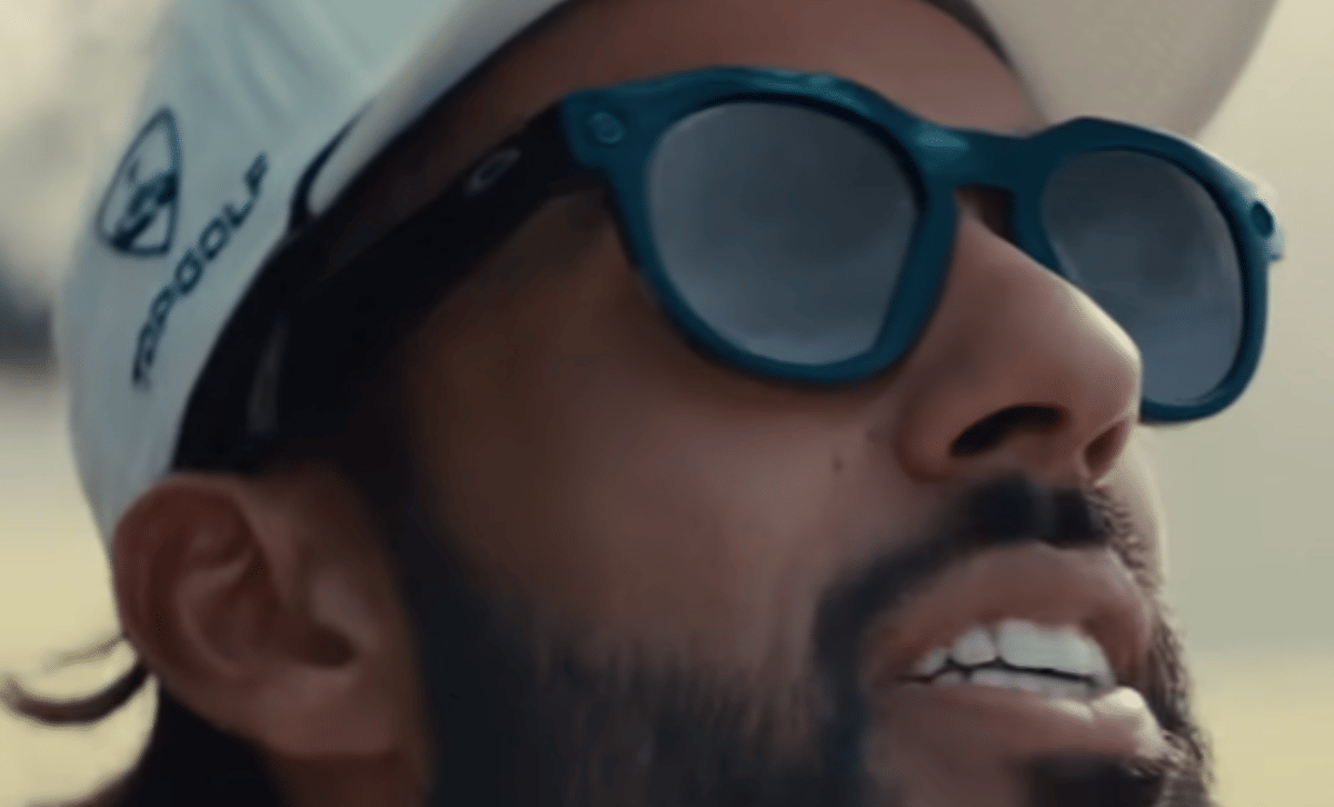 tampilan Oakley Meta AI Glasses