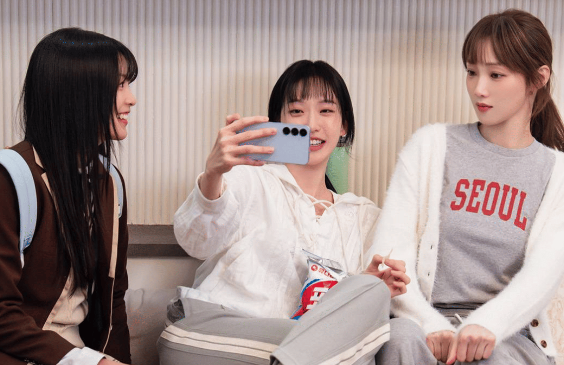 Cuplikan drama Korea In Your Radiant Season