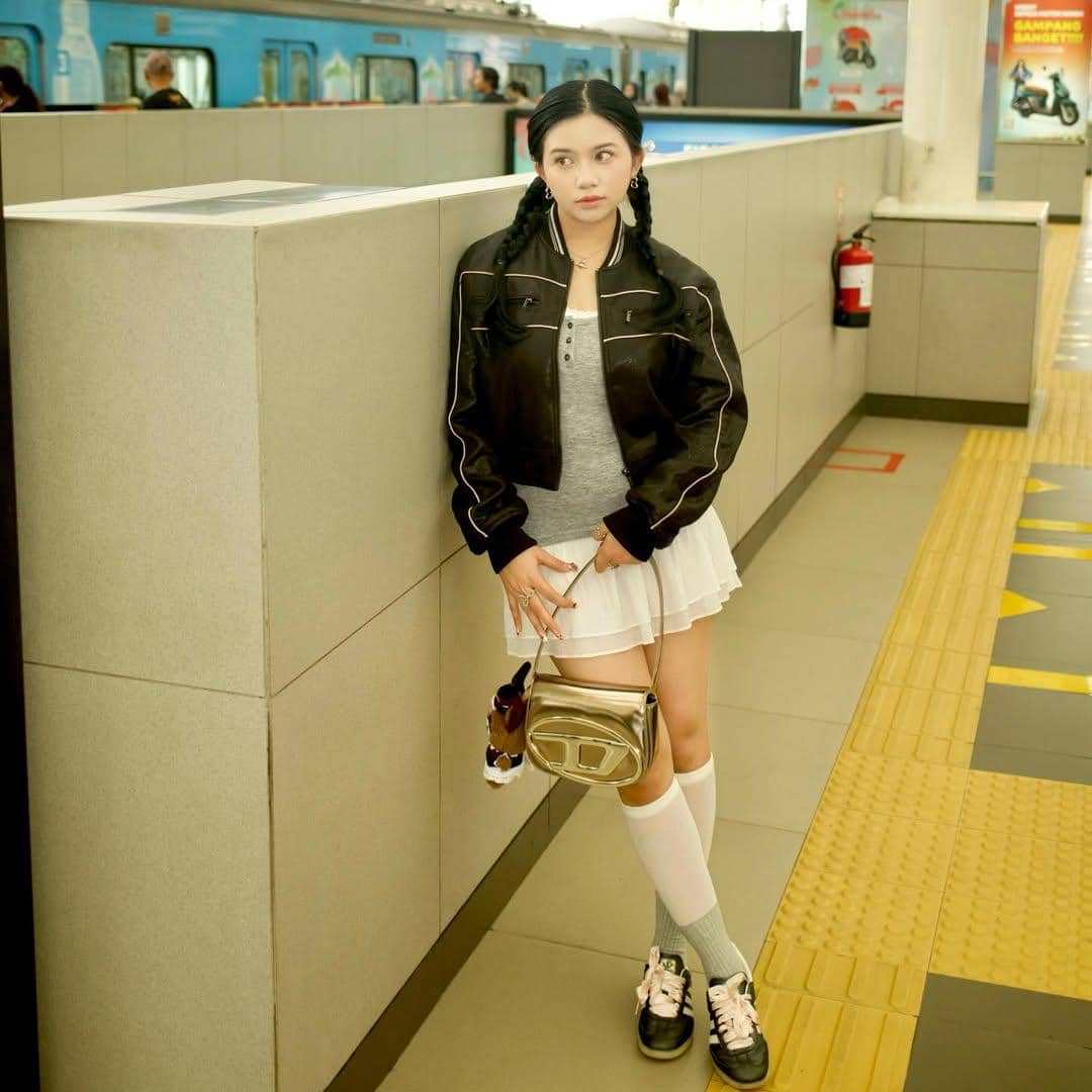 Inspirasi OOTD ala Diva Azzura