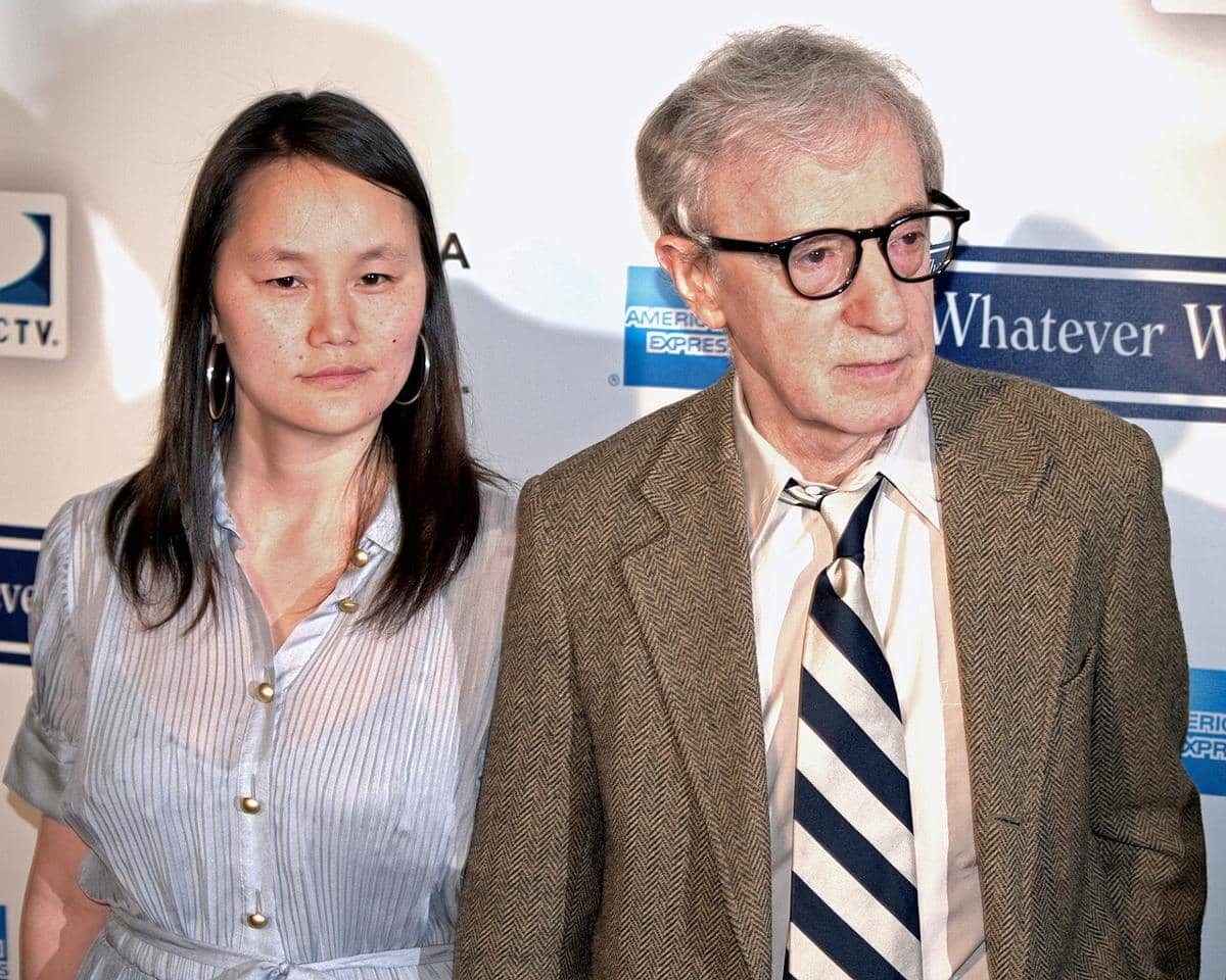 Soon-Yi Previn dan Woody Allen di pemutaran perdana Whatever Works di Festival Film Tribeca 2009. (David Shankbone, CC BY 3.0, via Wikimedia Commons)