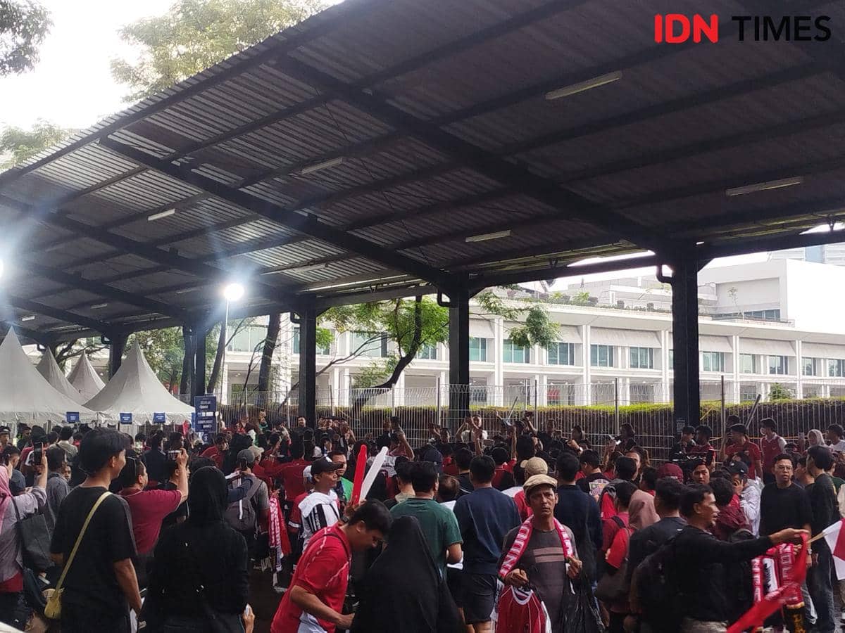 Suasana fans Timnas Futsal Indonesia jelang lawan Iran (IDN Times / Sandy Firdaus)