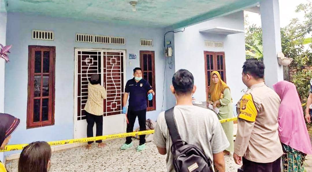 Polisi melakukan olah TKP kasus pencurian emas di Ogan Ilir. (Dok. Polres Ogan Ilir)