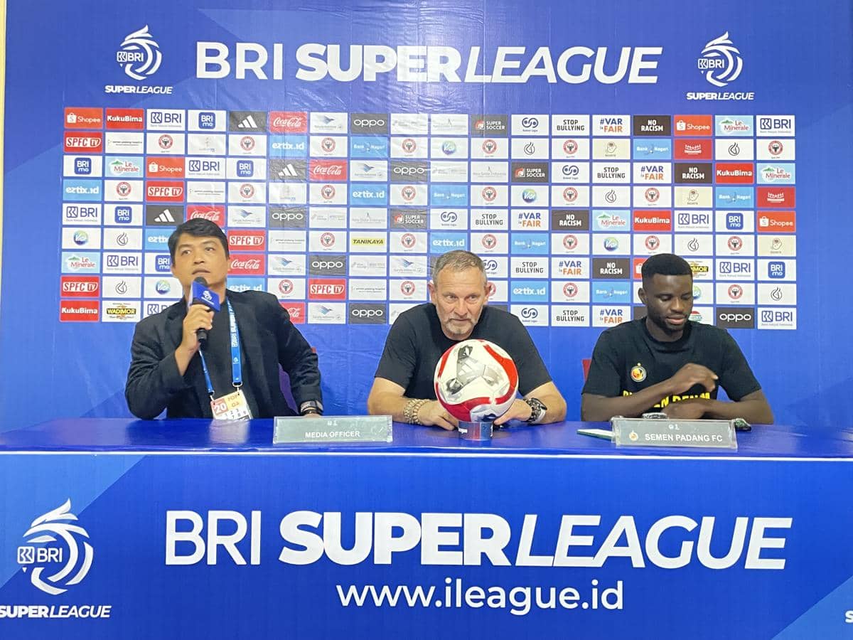 Konferensi pers Semen Padang FC jelang pertandingan lawan Persita Tangerang (Foto: IDN Times/Halbert Caniago)