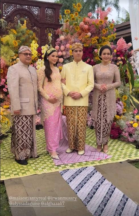 Keluarga di Tujuh Bulanan Kehamilan Alyssa Daguise (instagram.com/alyssadaguise)Keluarga di Tujuh Bulanan Kehamilan Alyssa Daguise (instagram.com/alyssadaguise)