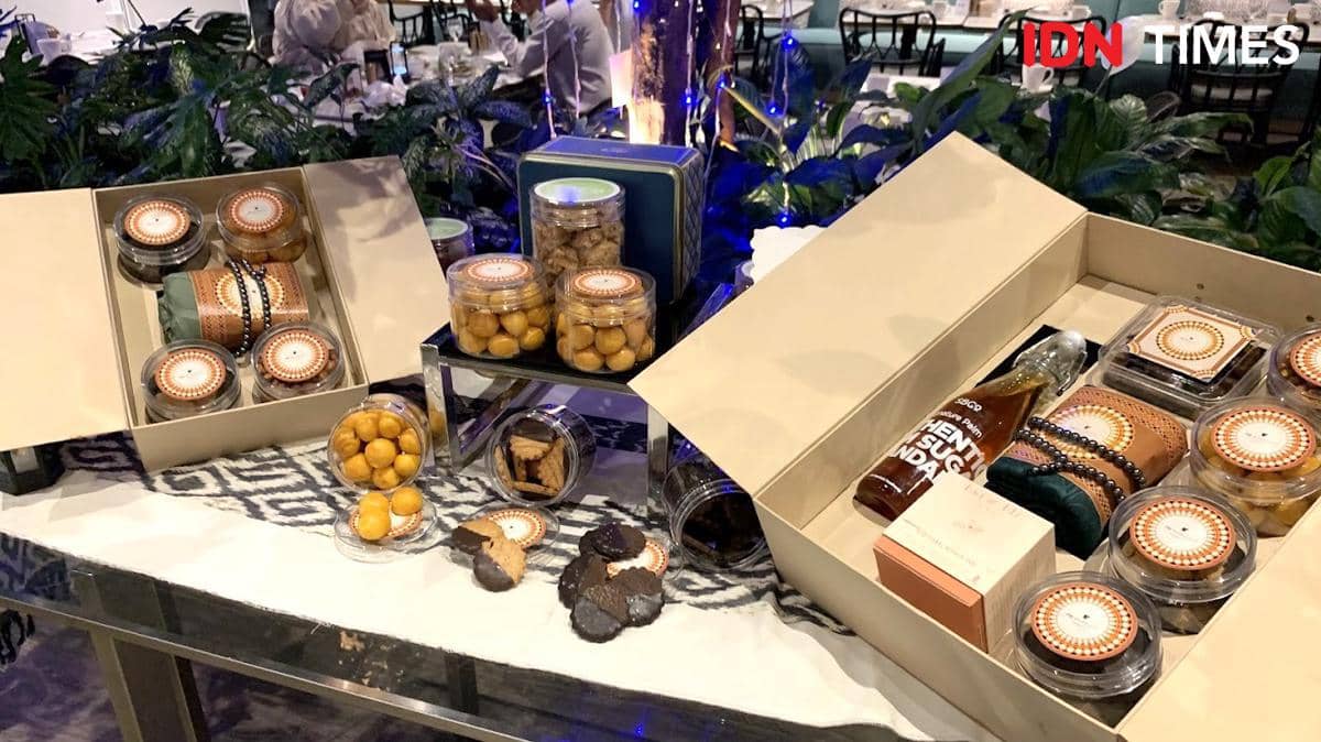 Potret hampers Lebaran di JW Marriott Surabaya 2026
