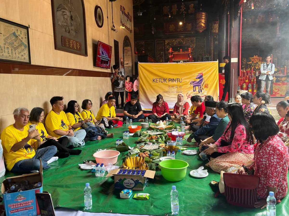 imlek, kelenteng tay kak sie, ketuk pintu, pasar imlek semawis