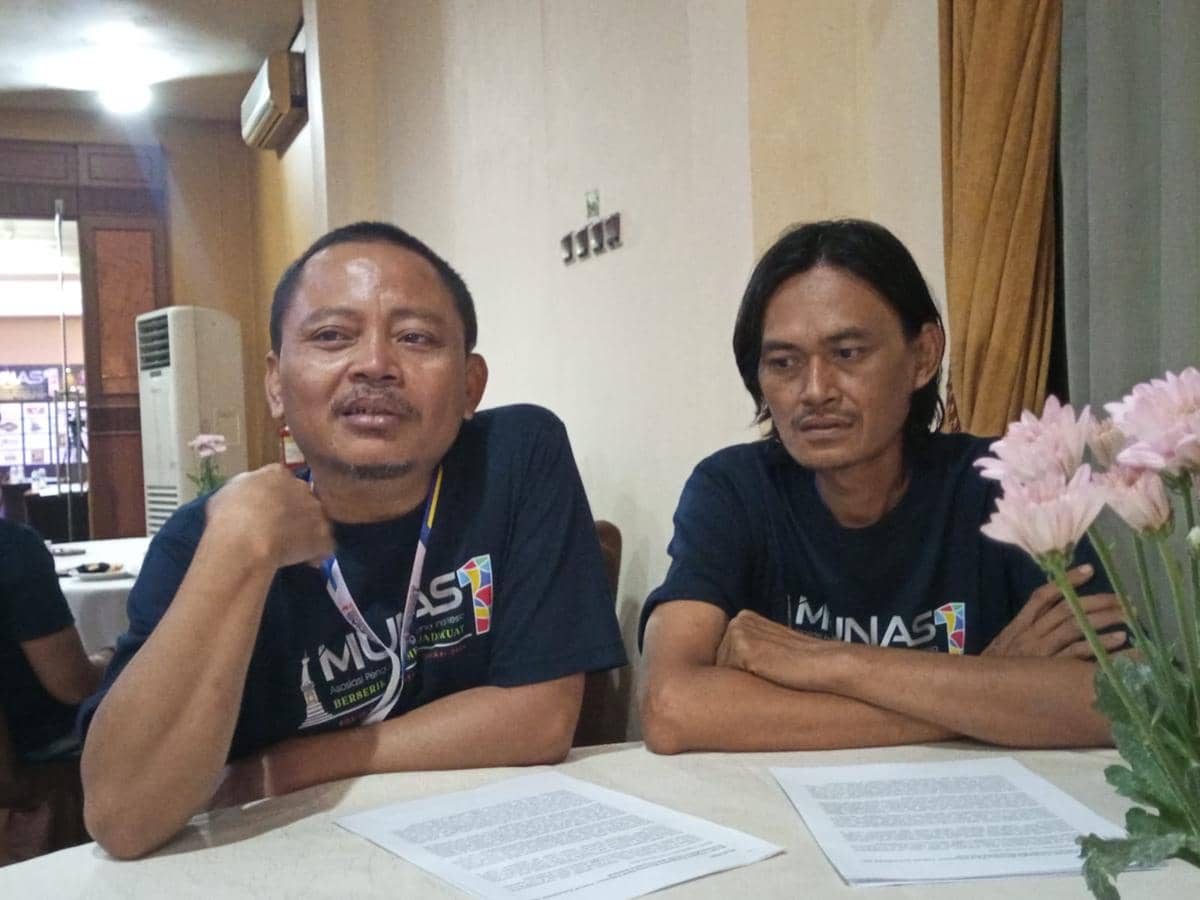 ‎Salah satu pengusaha marching band asal Bekasi Jawa Barat, Iqbal Khambali (kiri).