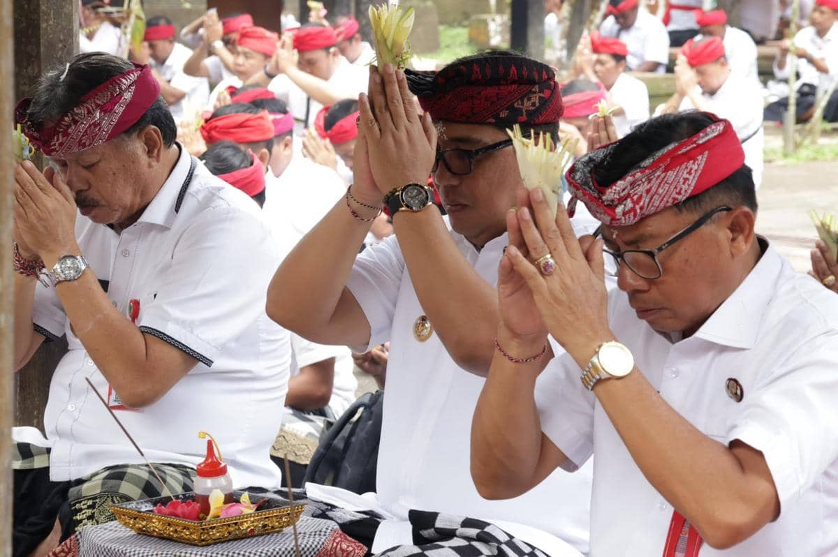 Pemkab Tabanan melaksanakan persembahayangan hari raya Tumpek Uye, Sabtu (7/2/2026) 