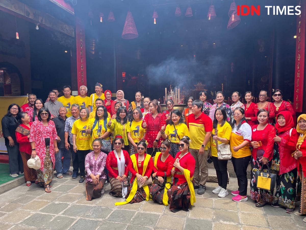 imlek, kelenteng tay kak sie, ketuk pintu, pasar imlek semawis