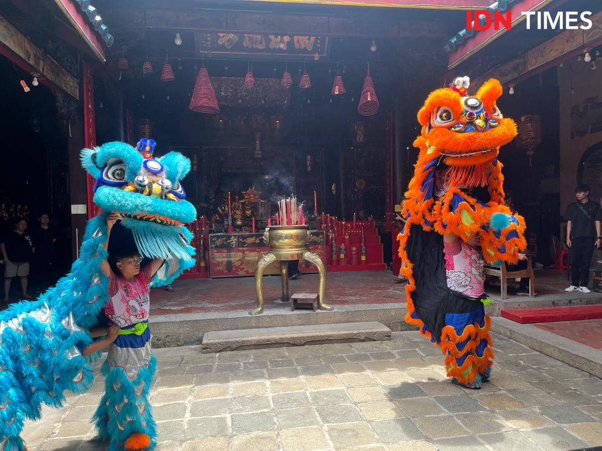 imlek, kelenteng tay kak sie, ketuk pintu, pasar imlek semawis