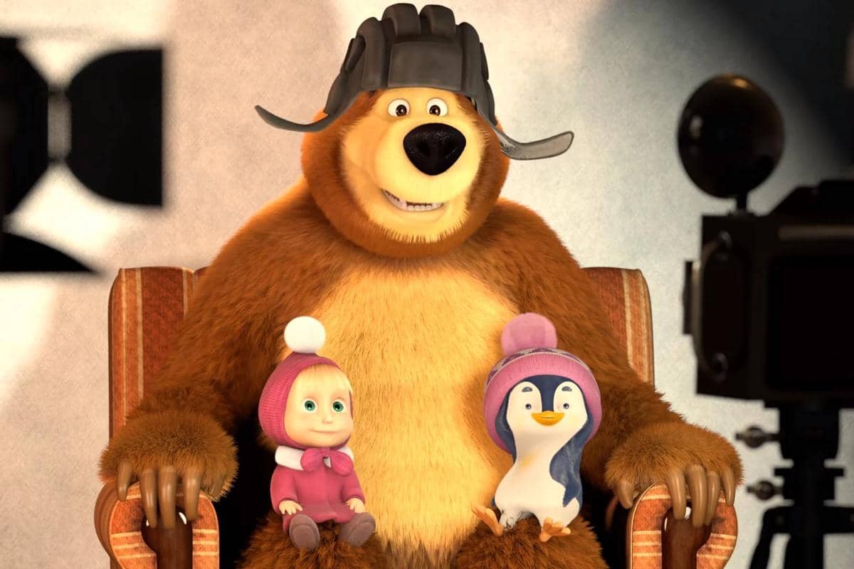 sang penguin kecil kembali ke rumah Bear untuk melepas kangen pada sosok yang dianggapnya ayah itu