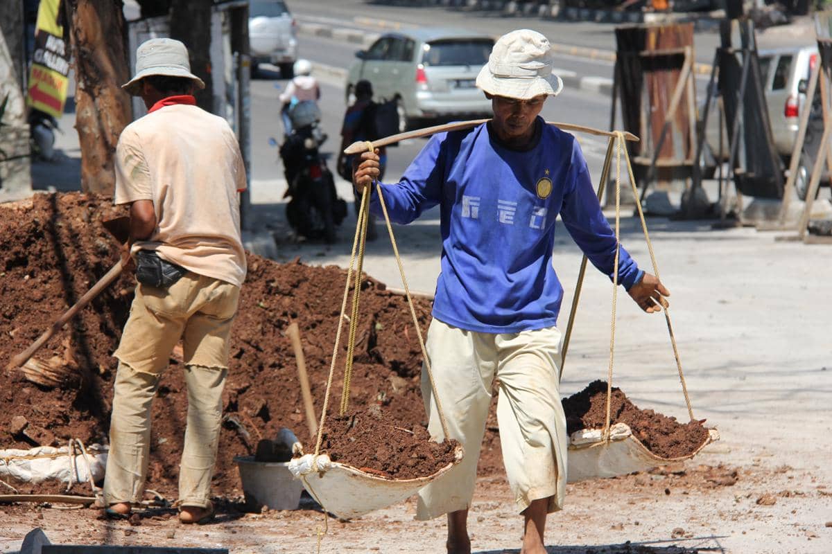 Ilustrasi pekerja kasar. 