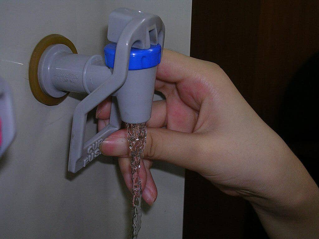 ilustrasi dispenser air