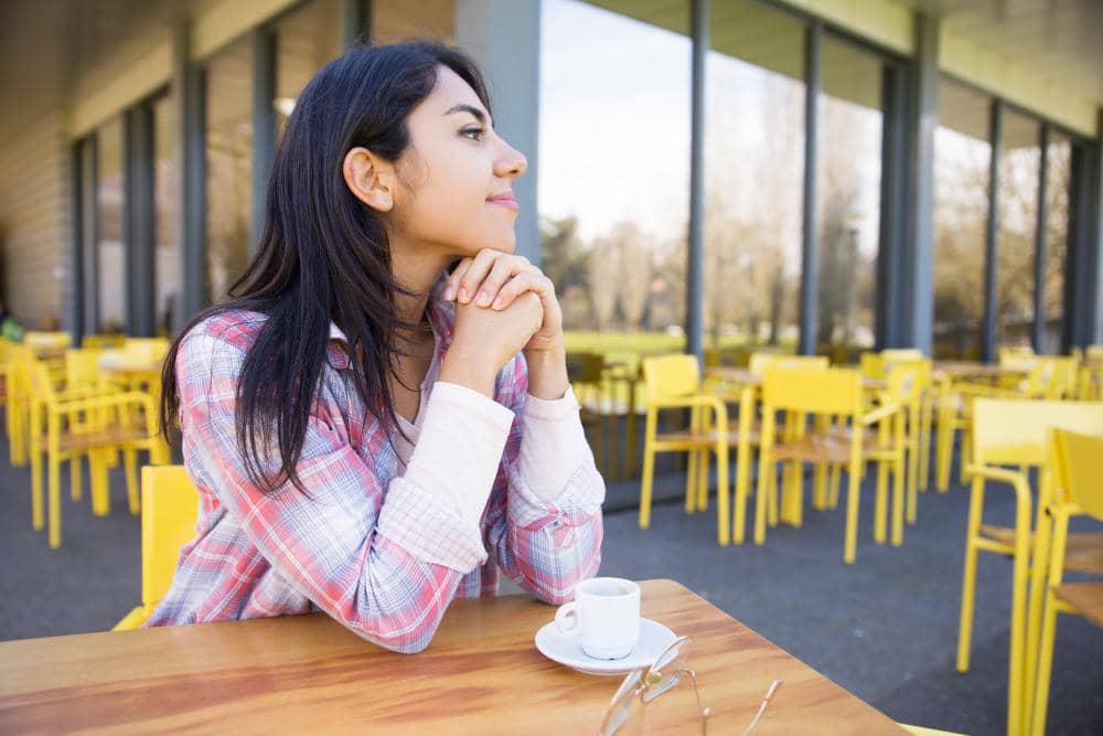 ilustrasi perempuan merenung