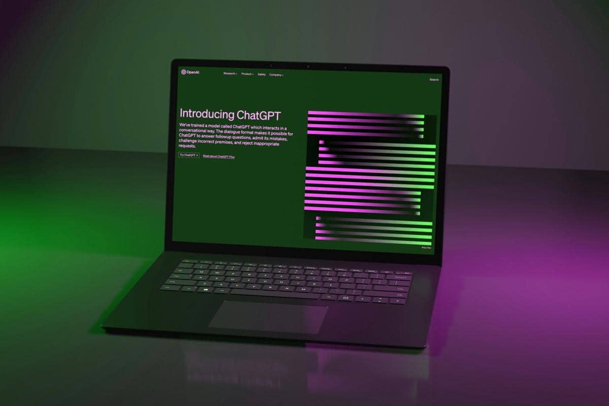 ilustrasi laptop membuka fitur AI 