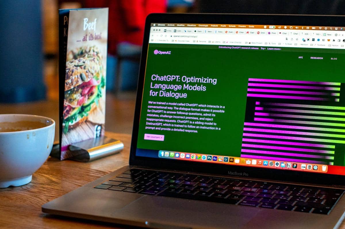 ilustrasi laptop membuka fitur AI 