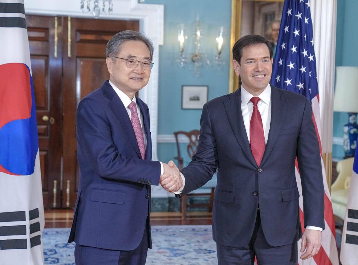Menteri Luar Negeri (Menlu) Korsel, Cho Hyun, bertemu dengan Menlu AS Marco Rubio (kanan) di Washington pada 3 Februari 2026. (x.com/SecRubio)