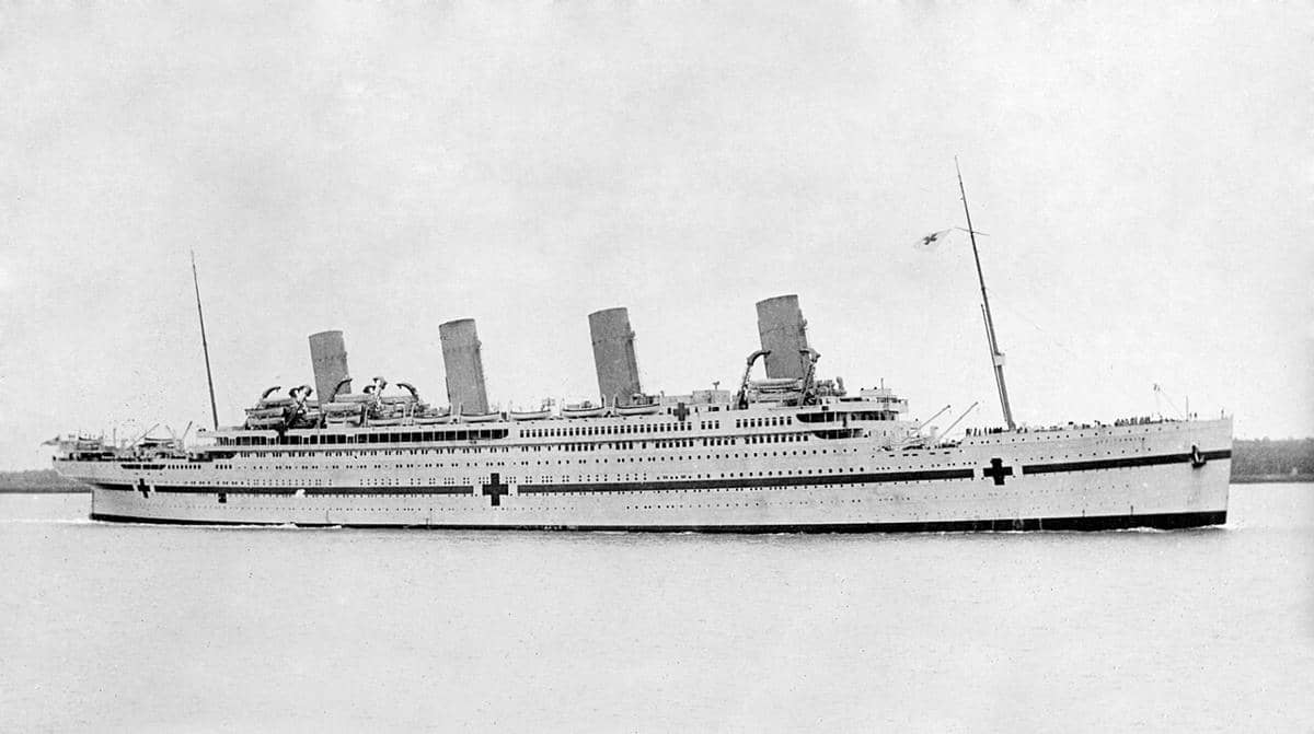 potret His Majesty's Hospital Ship (HMHS) Britannic, kembaran lain Titanic yang diubah menjadi kapal rumah sakit yang akhirnya juga tenggelam di PD I 