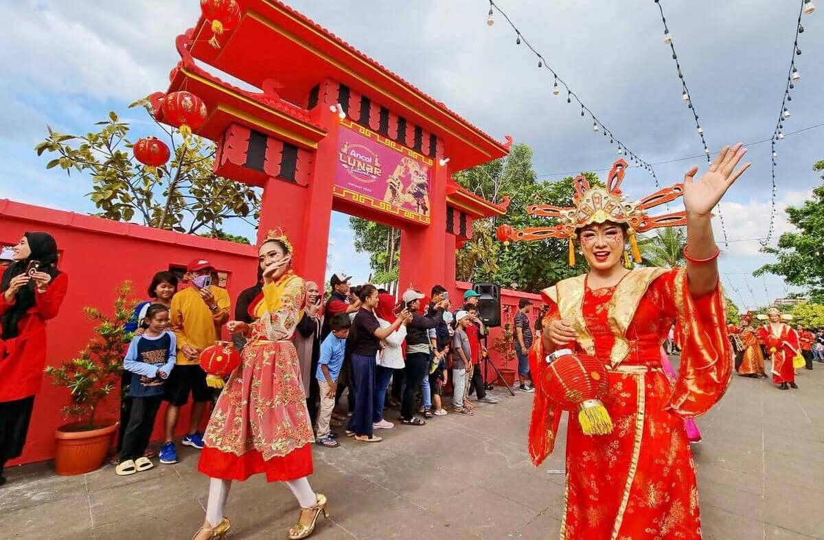parade budaya di Ancol
