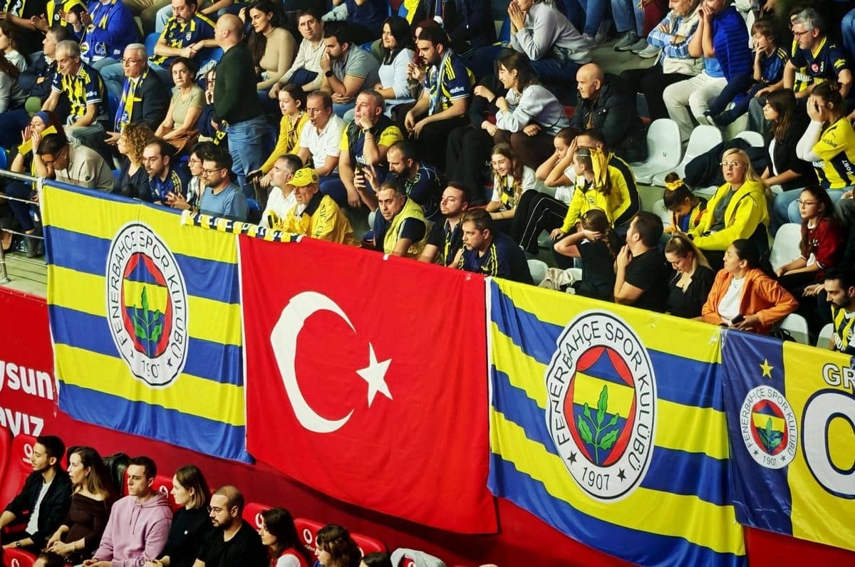 ilustrasi pendukung Fenerbahce 