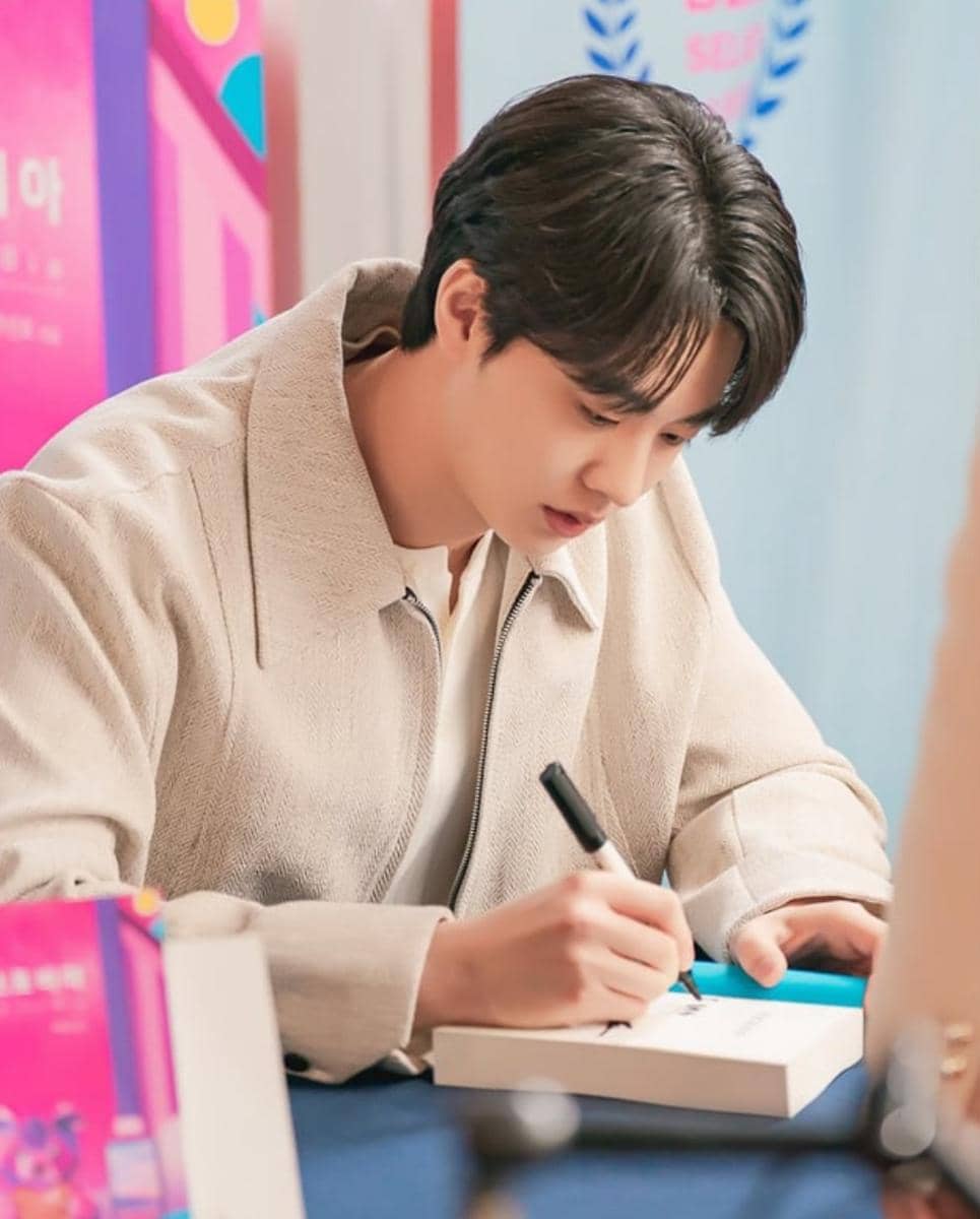 Still cut Love Phobia