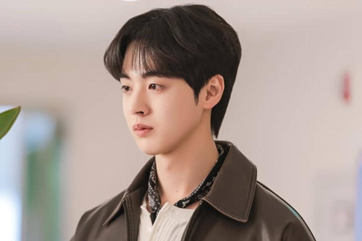 Still cut Love Phobia