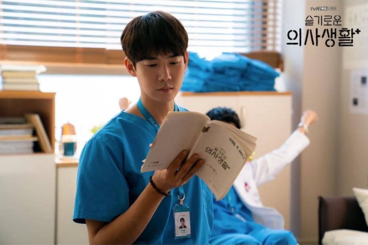 Still cut Hospital Playlist