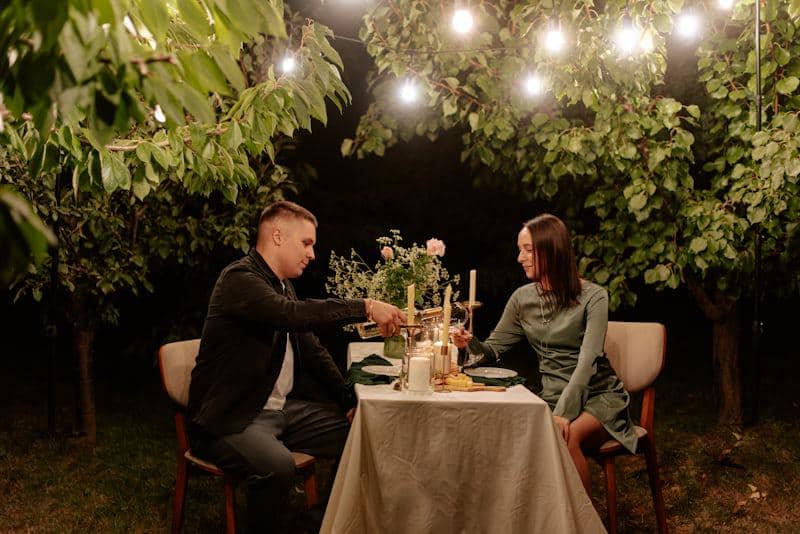 ilustrasi dinner romantis