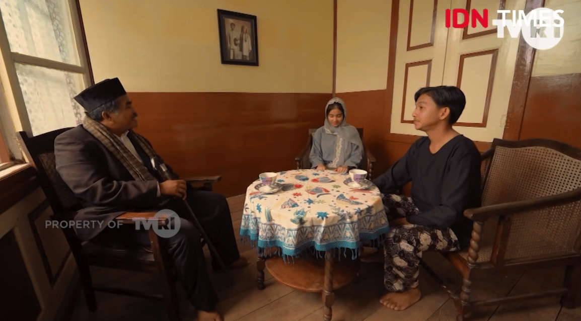 Salah satu adegan film biopik Soenting Melajoe. (IDN Times/3 Wajah Roehana Koeddoes Perempuan Jurnalis Pertama di Indonesia via TVRI Sumbar)