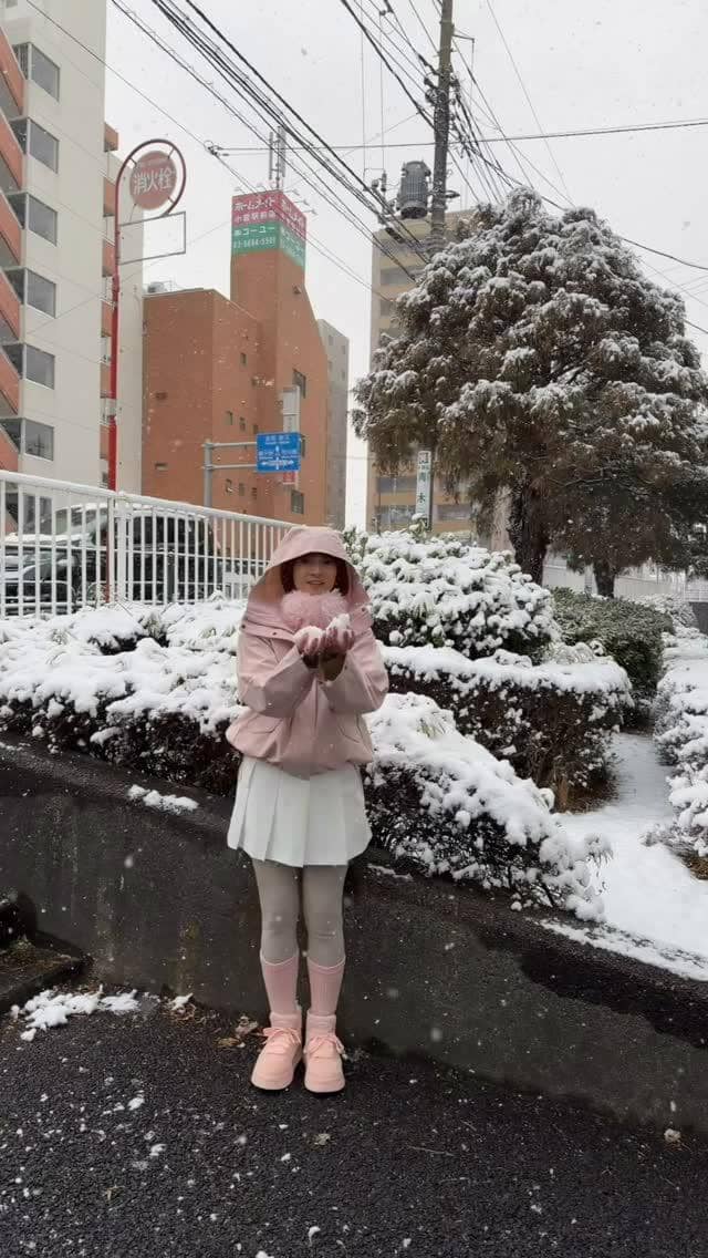 Chika Jessica menikmati hujan salju di Jepang.