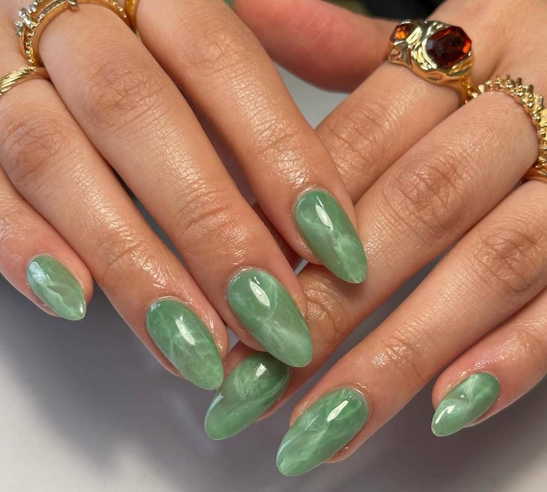 Ide nail art bertema batu giok/jade stone