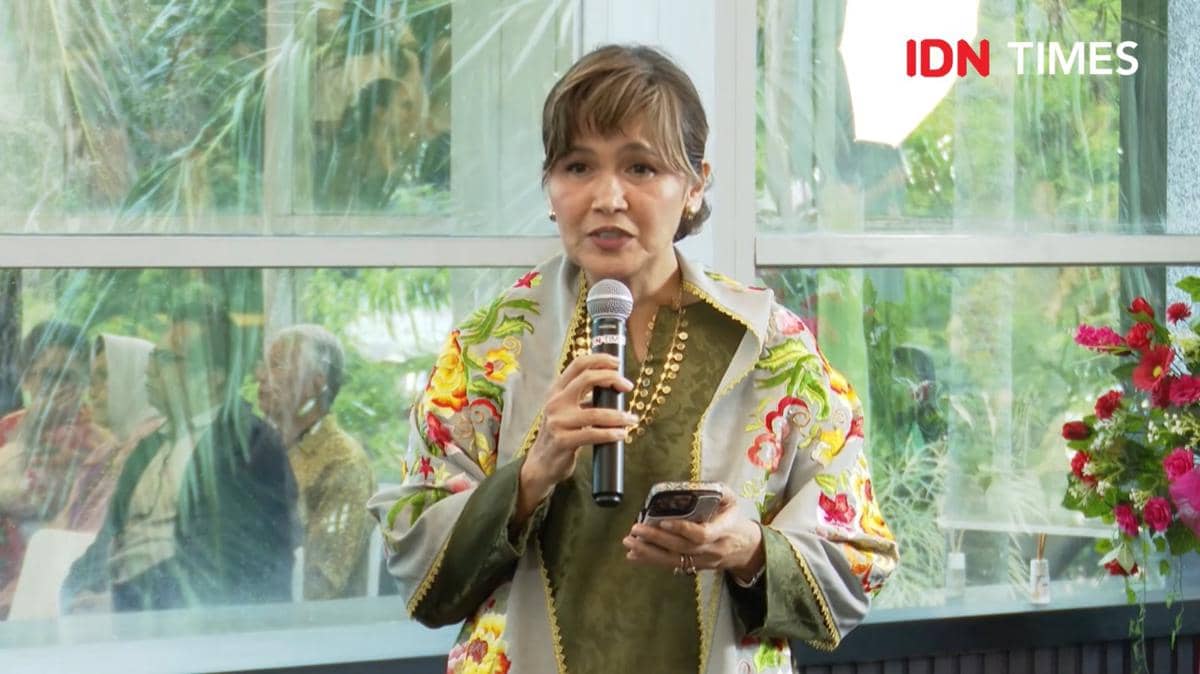 Trini Tambu (Ketua Yayasan Amai Setia) di acara 3 Wajah Roehana Koeddoes yang digelar di IDN pada Jumat 6 Februari 2026