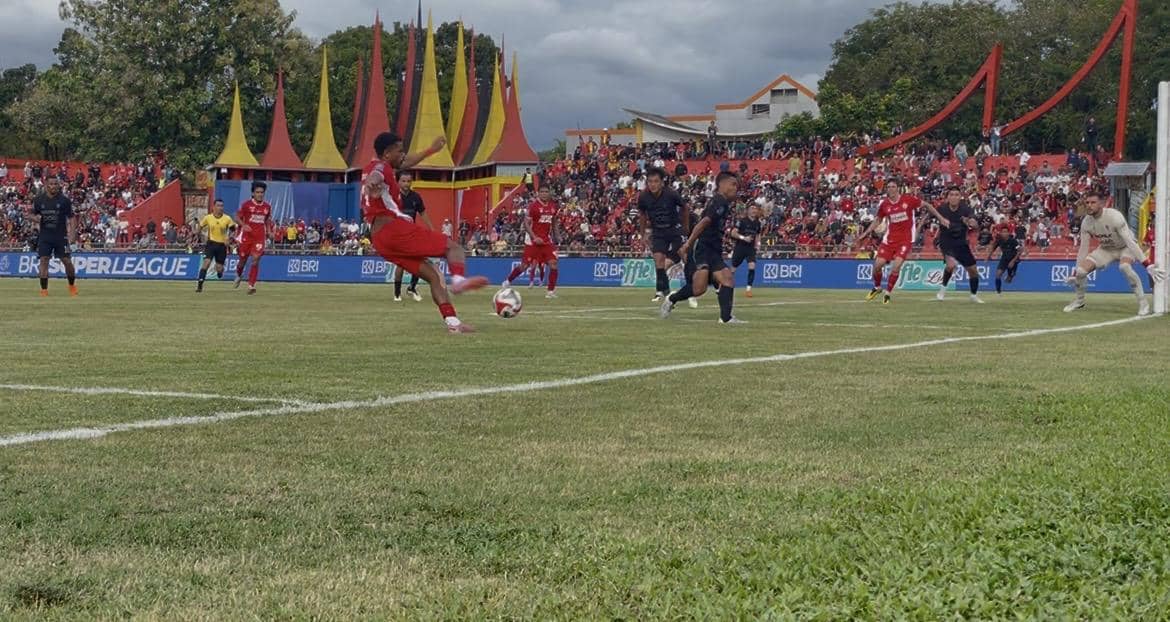 Laga Semen Padang FC vs Persita Tangerang