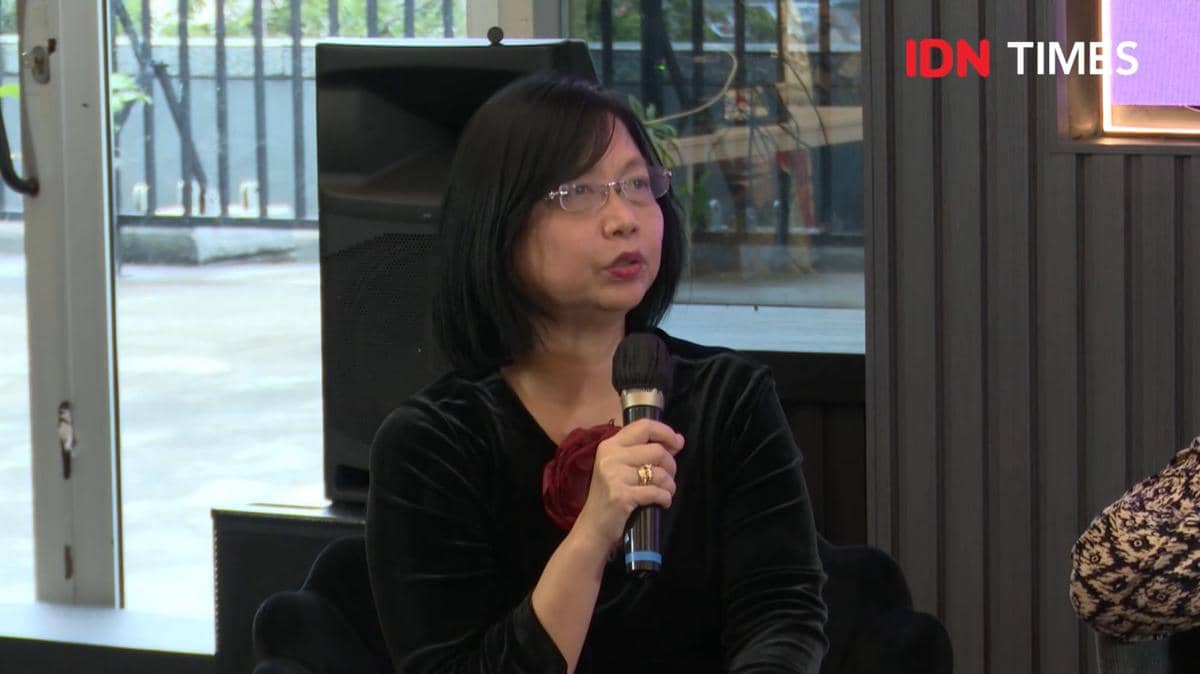 Uni Lubis (Pemred IDN TImes) di acara 3 Wajah Roehana Koeddoes yang digelar di IDN pada Jumat 6 Februari 2026 (YouTube/IDN Times)