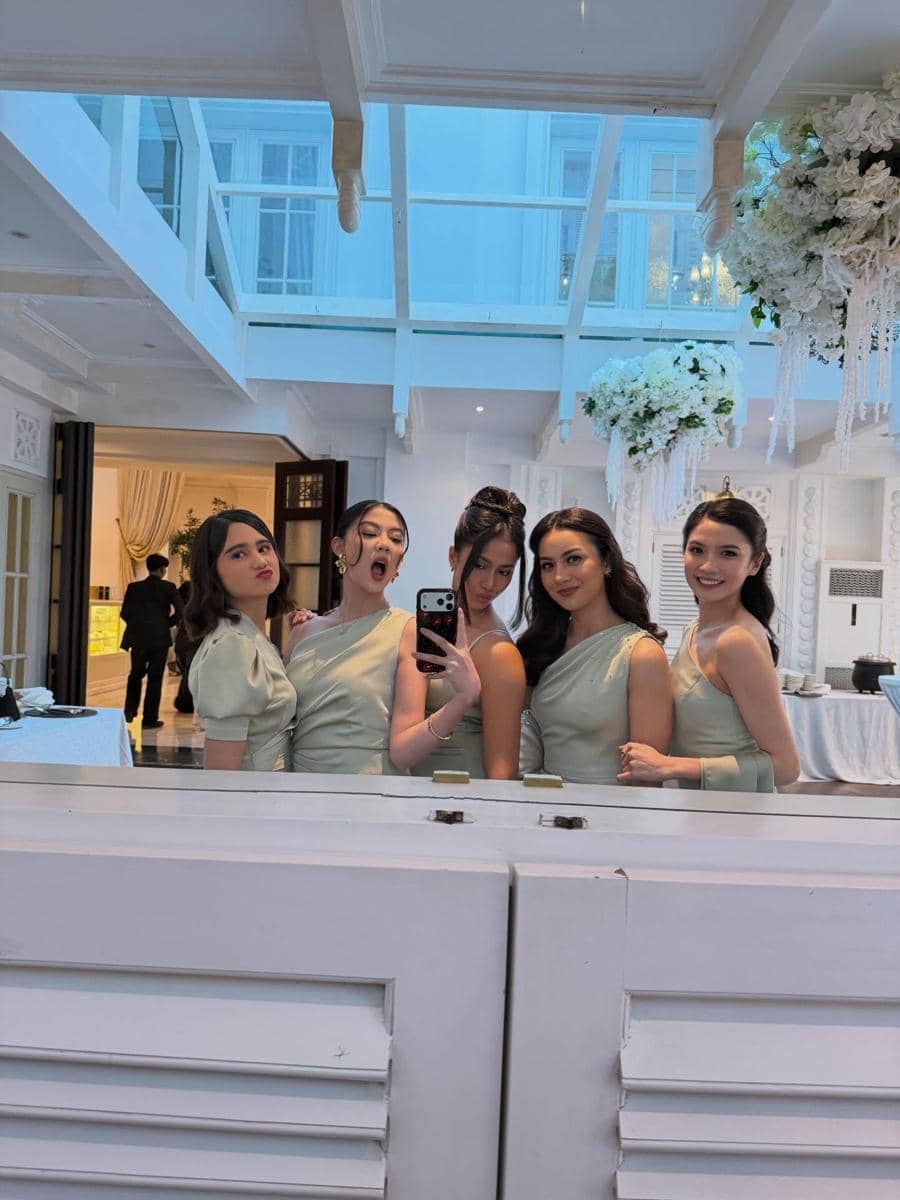 Artis Jadi Bridesmaid Pernikahan Wavi Zihan