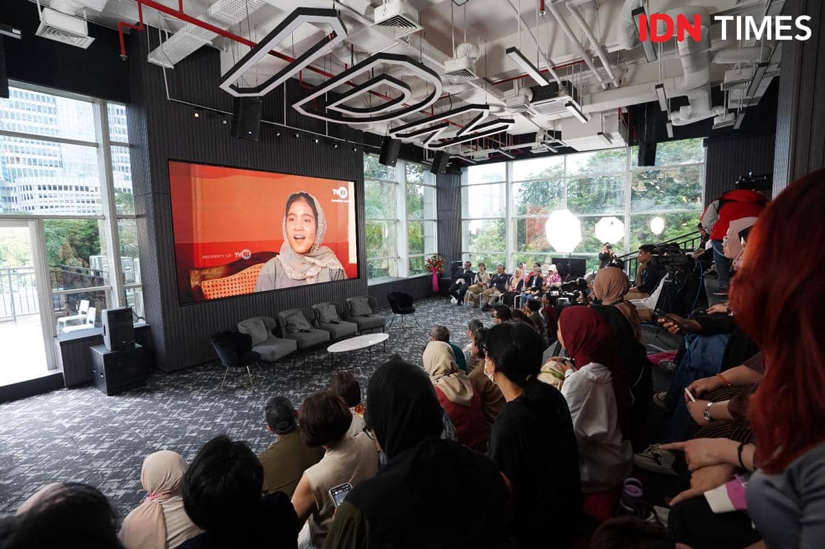 Pemutaran film Soenting Melajoe di acara IDN Times berjudul 3 Wajah Roehana Koeddoes: Pahlawan Nasional, Jurnalis Perempuan Pertama di Indonesia di kantor IDN HQ, Jakarta Selatan, Jumat (6/2/2026). (IDN Times/ Krisna)