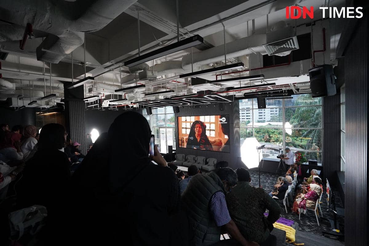 Pemutaran film Soenting Melajoe di acara IDN Times berjudul 3 Wajah Roehana Koeddoes: Pahlawan Nasional, Jurnalis Perempuan Pertama di Indonesia di kantor IDN HQ, Jakarta Selatan, Jumat (6/2/2026). (IDN Times/ Krisna)