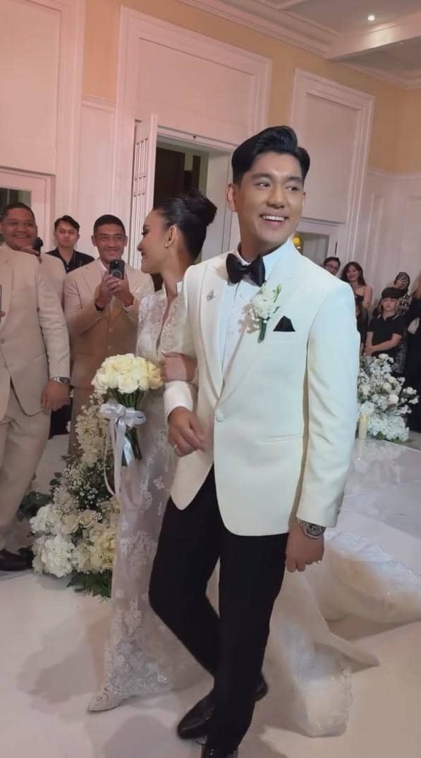 potret resepsi pernikahan Jaz Hayat dan Wavi Zihan