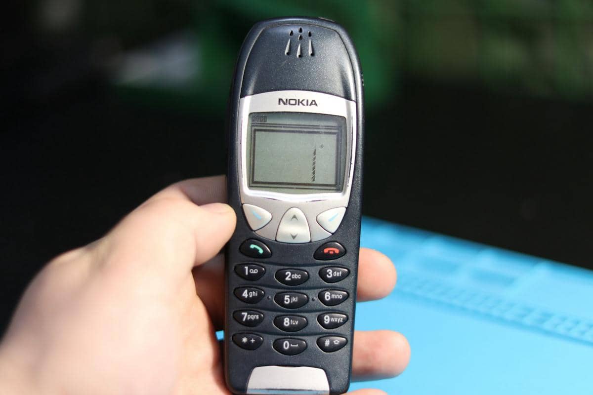 ilustrasi feature phone