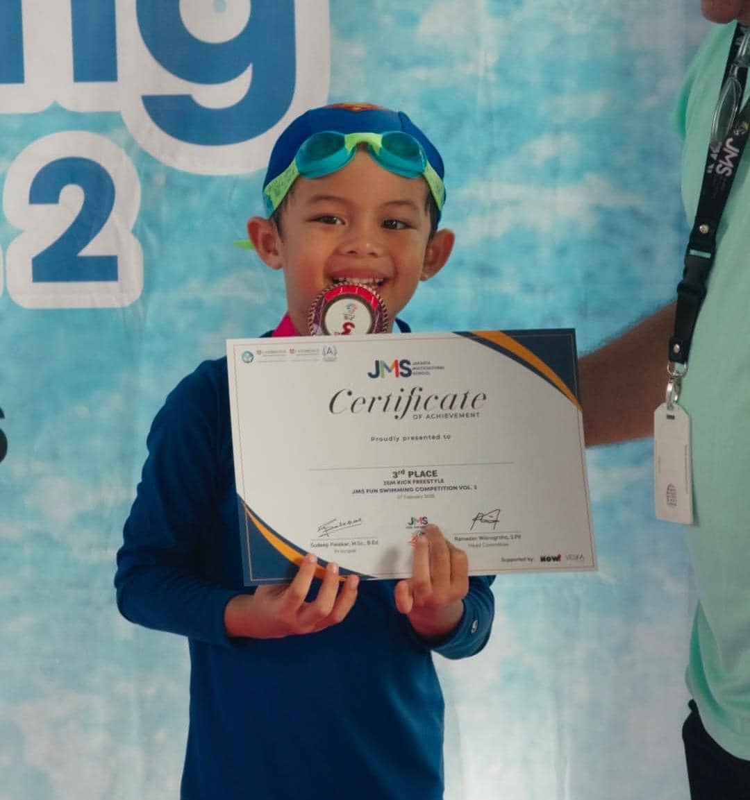 Shaka anak Dinda - Rey perdana ikut lomba renang