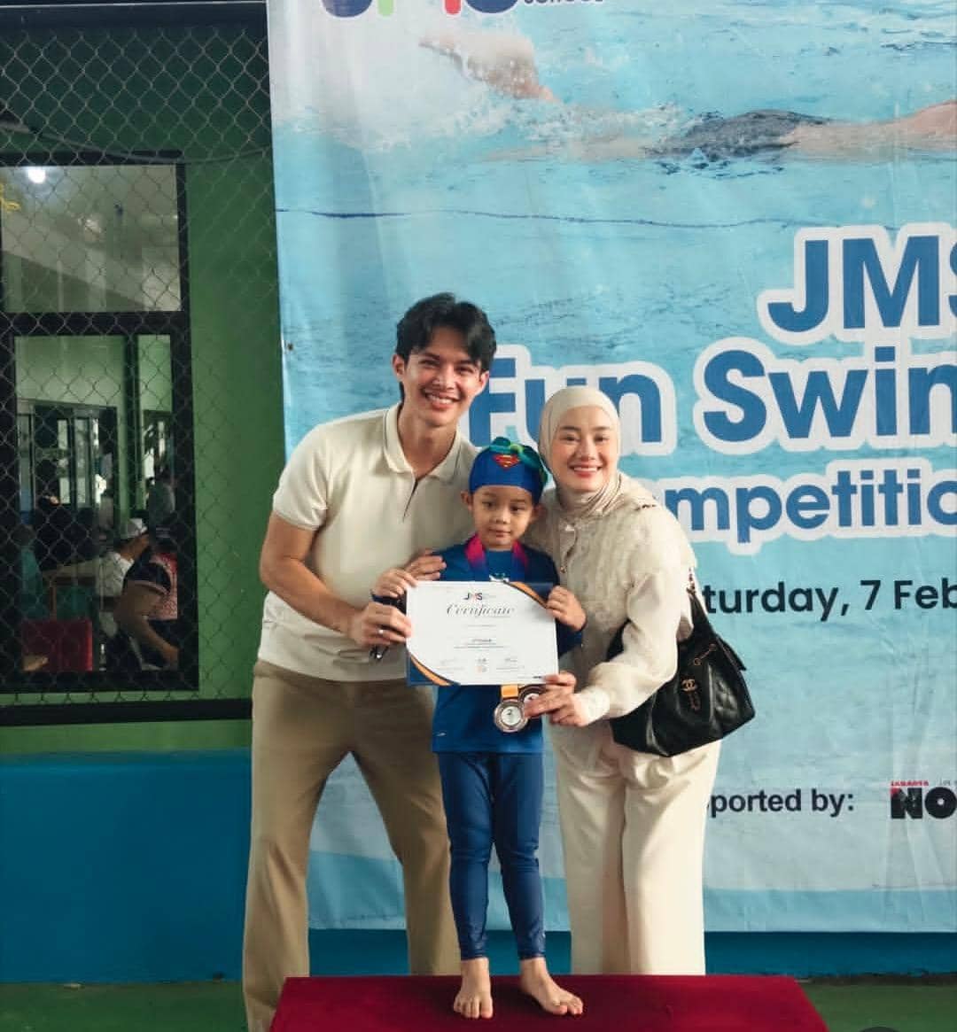 Shaka anak Dinda - Rey perdana ikut lomba renang