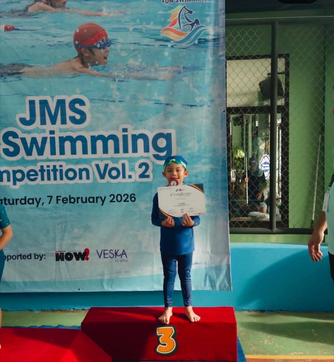 Shaka anak Dinda - Rey perdana ikut lomba renang