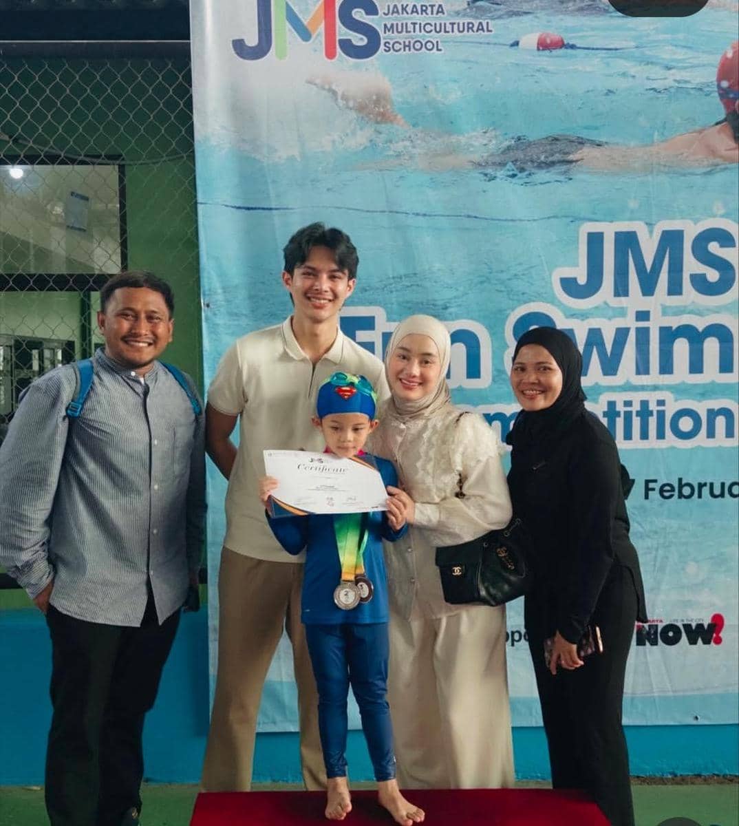 Shaka anak Dinda - Rey perdana ikut lomba renang