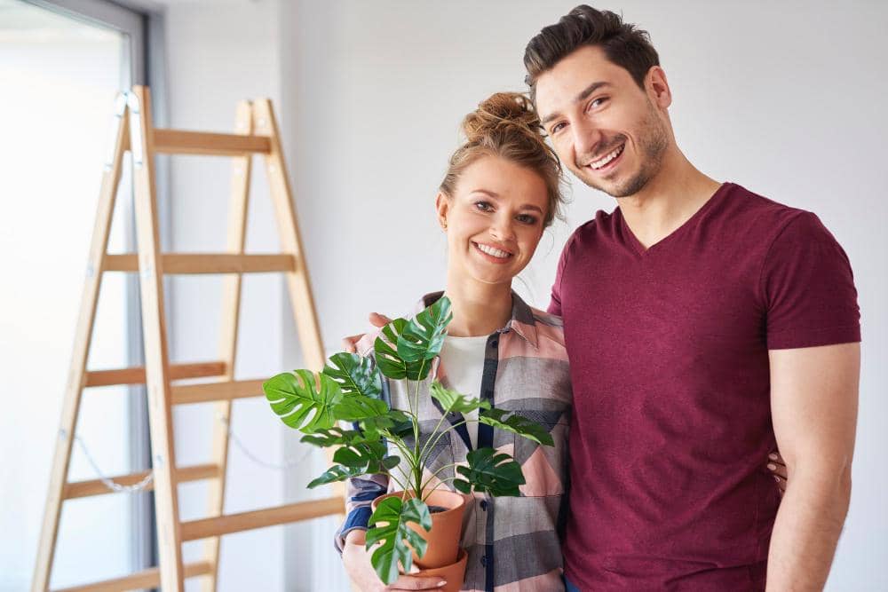 ilustrasi pasangan memberi tanaman hias