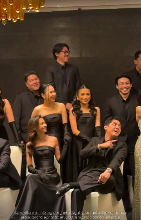 Bridesmaid-Groomsmen Resepsi Pernikahan Ranggaz dan Angie (instagram.com/angieprijanto)