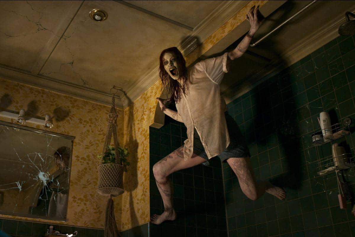 adegan dalam film Evil Dead Rise 