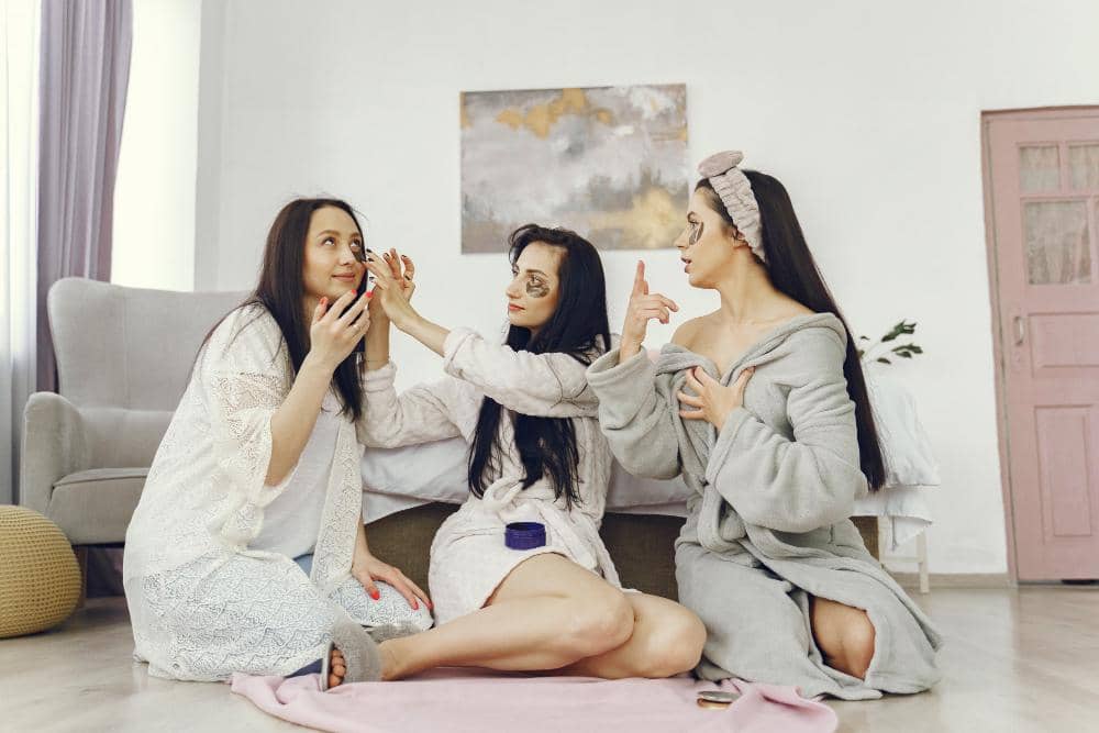 ilustrasi self-care bersama sahabat