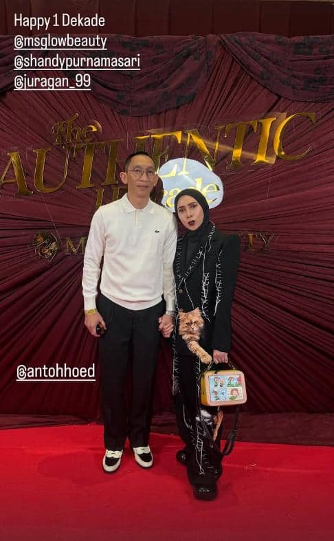artis di pesta anniversary ke-10 MS Glow (instagram.com/melly_goeslaw)
